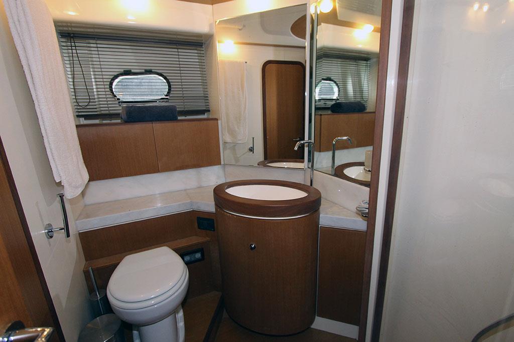 2005 FERRETTI YACHTS 731 